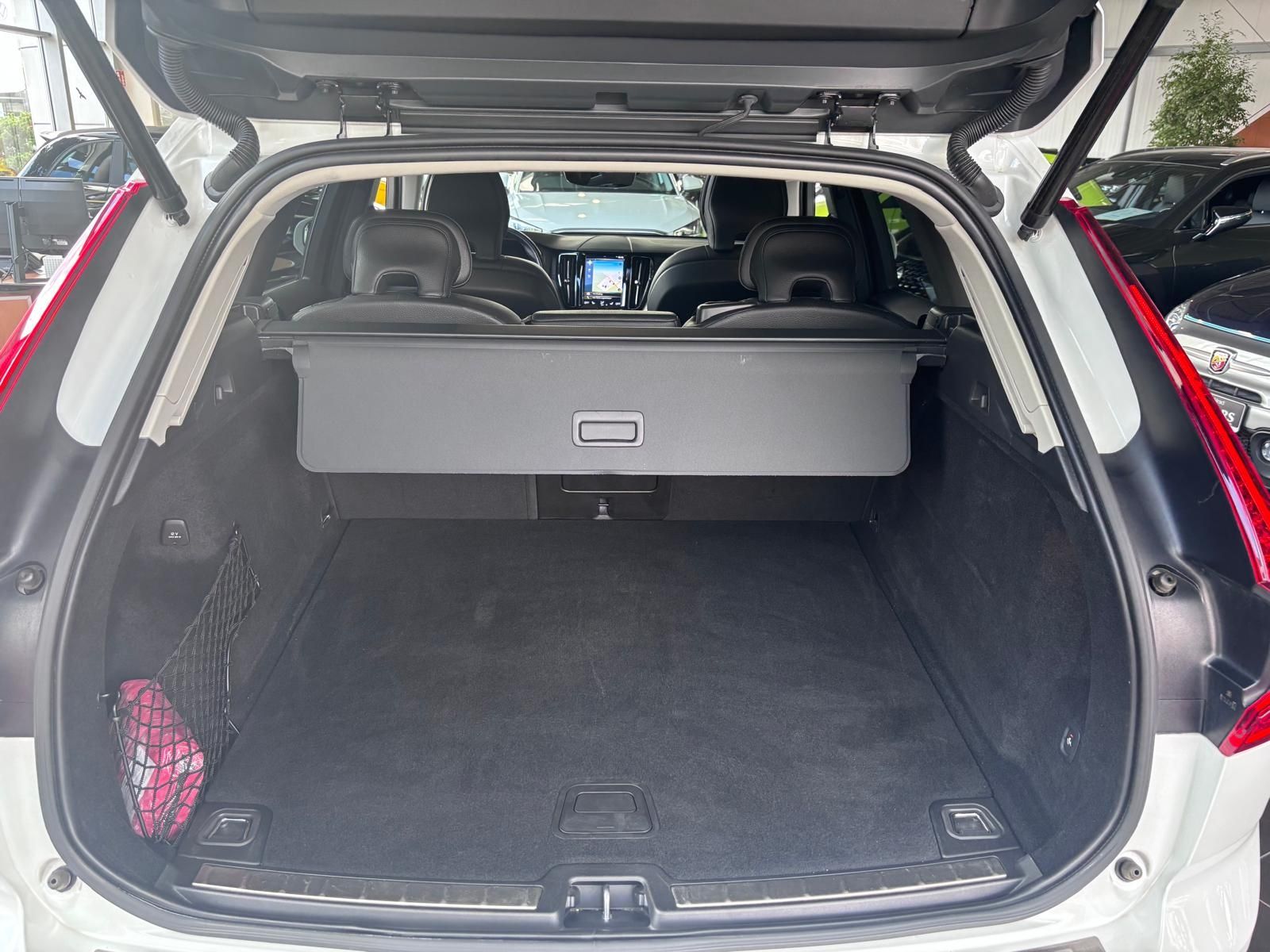 Fahrzeugabbildung Volvo XC60 Inscription AWD AHK LED NAVI LEDER Pano
