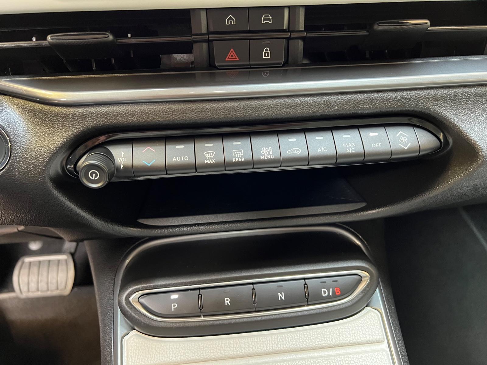Fiat 600 e 115 kW La Prima/Navi/ACC/Kamera/DAB