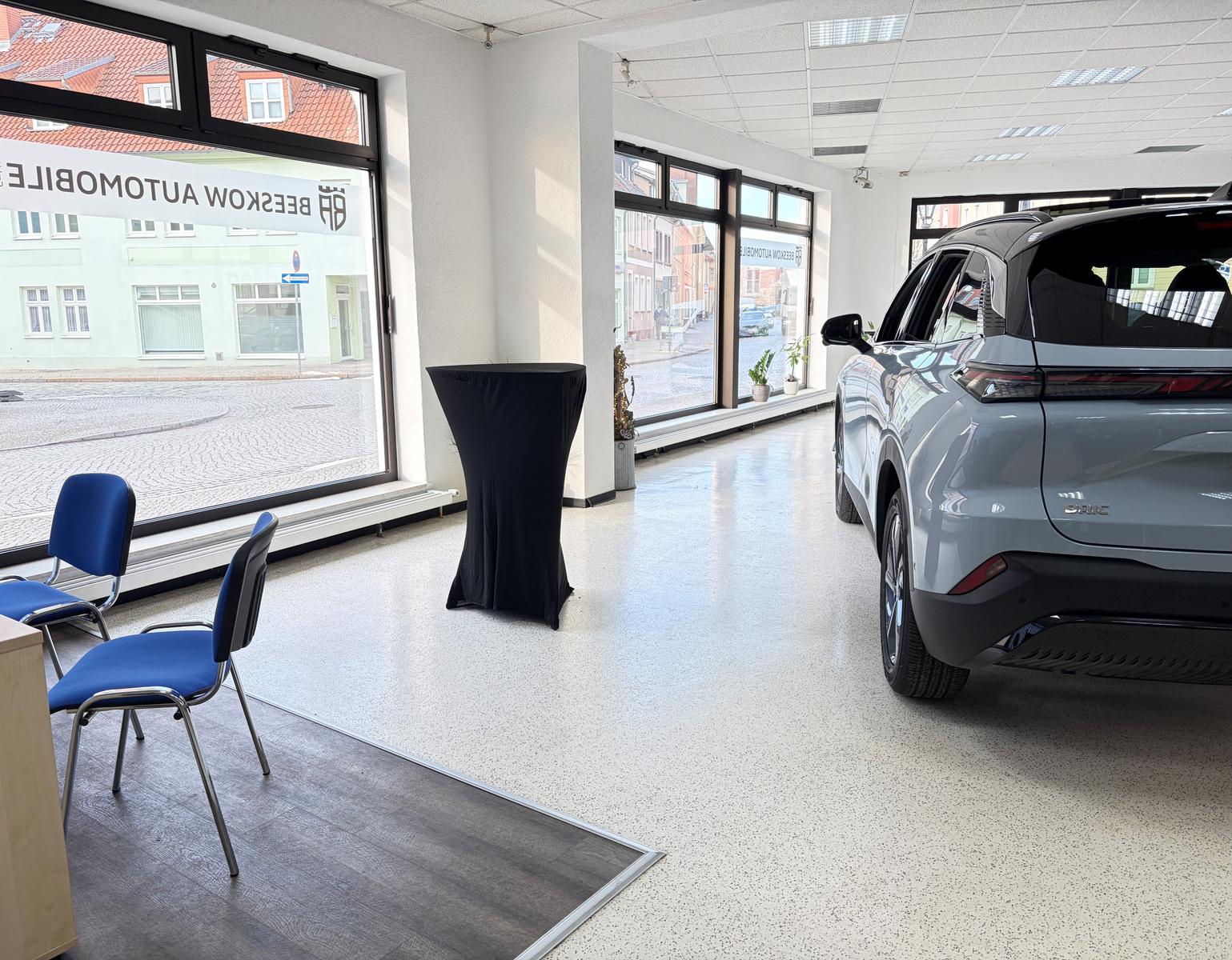 showroom-image-top