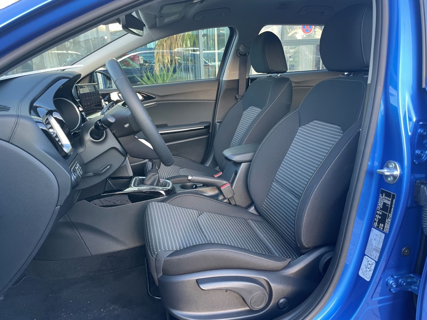 Fahrzeugabbildung Kia Ceed_sw Vision Kamera PDC VerkehrszeichERK