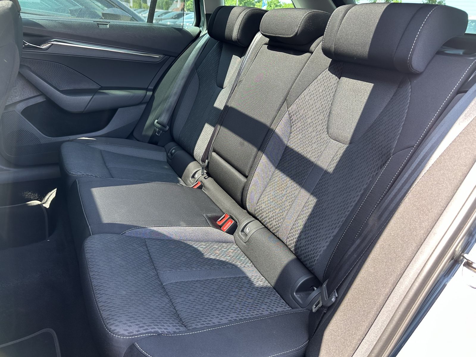 Fahrzeugabbildung SKODA Octavia Combi 1.4 TSI iV DSG Style NAV+LED+PANO