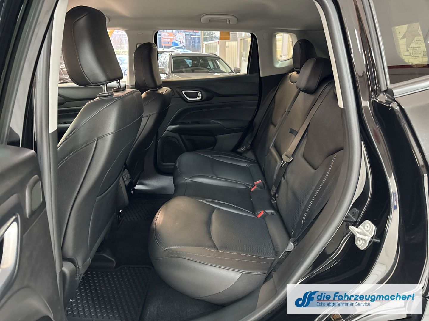 Fahrzeugabbildung Jeep Compass S Plug-In Hybrid 4WD Navi Soundsystem 36