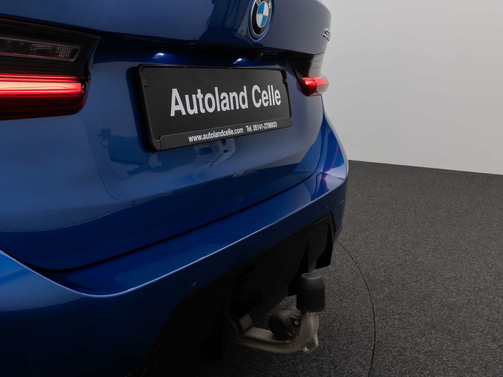 Fahrzeugabbildung BMW 330e M Sport Panorama 360°HUD HiFi AHK Komfort