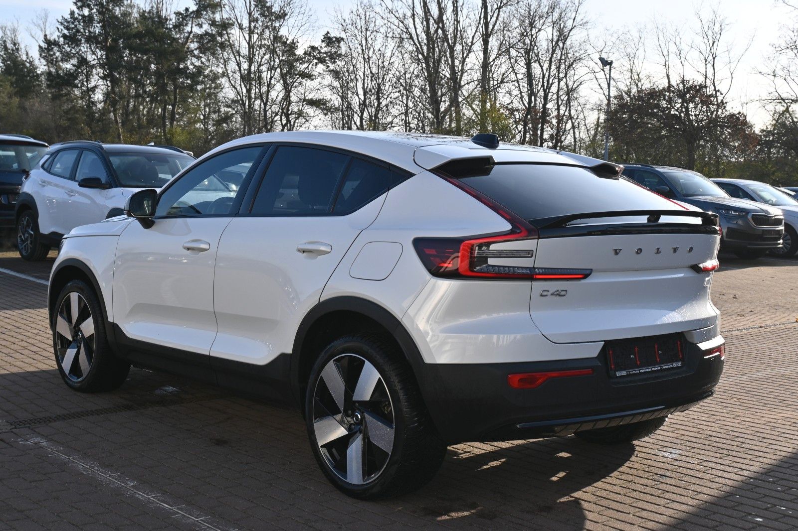 Fahrzeugabbildung Volvo C40 Recharge Pure Electric Plus *LED*STHZ*BLIS