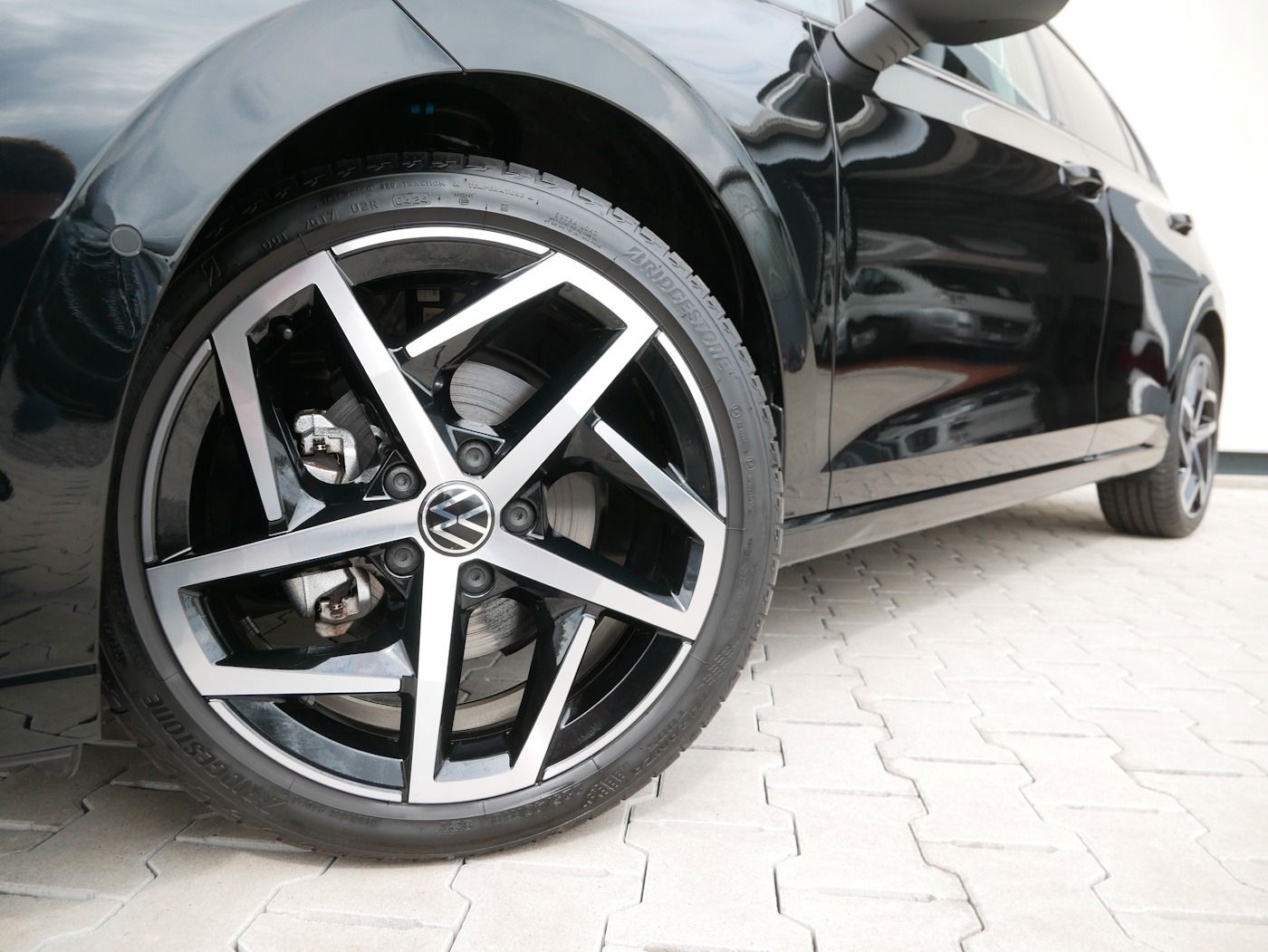 Fahrzeugabbildung Volkswagen Golf -VIII 1.5 Life NEU45T Standhz Kamera Matrix