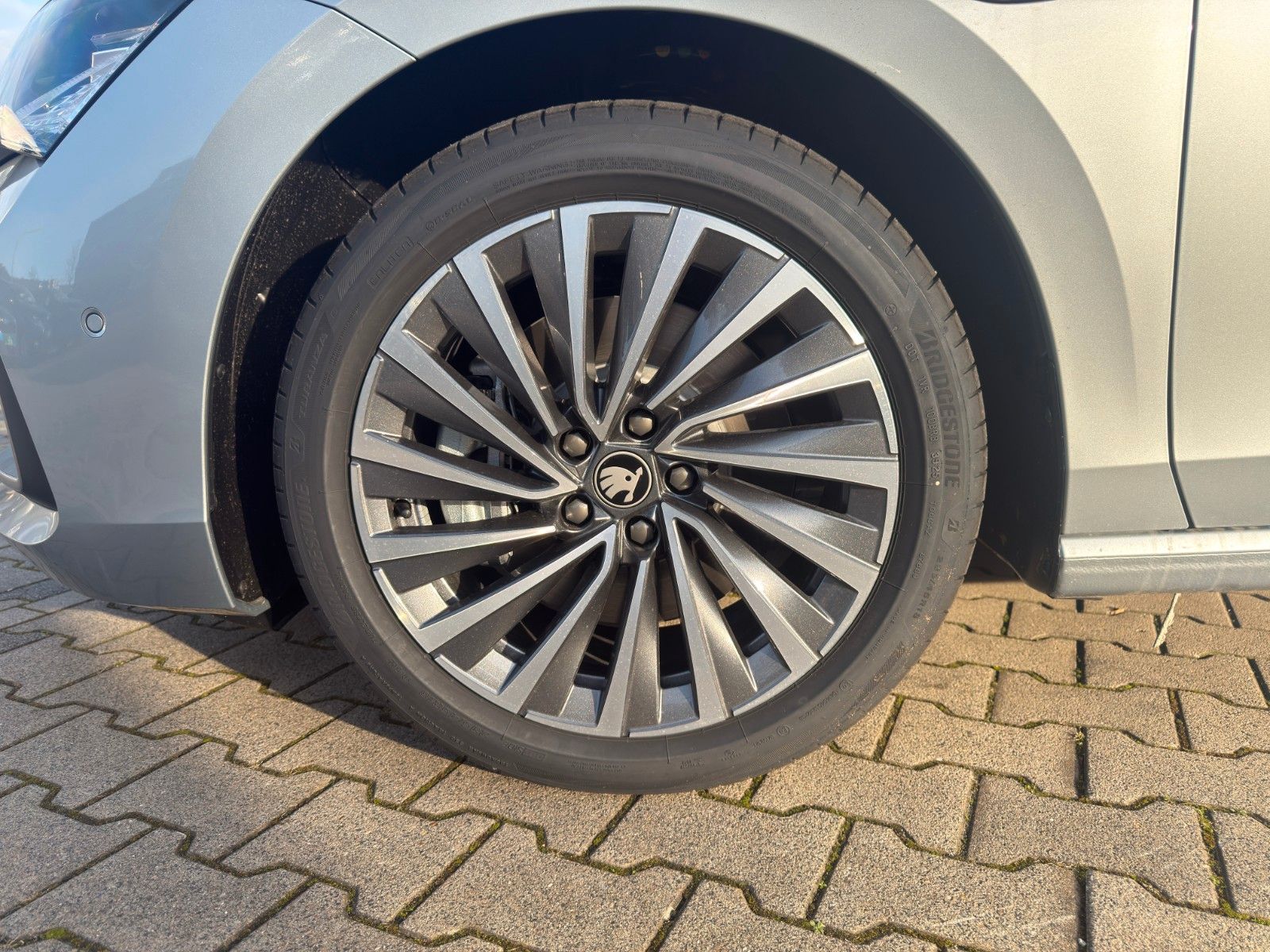 Fahrzeugabbildung SKODA Superb Combi 1.5 TSI iV 150 kW L&K
