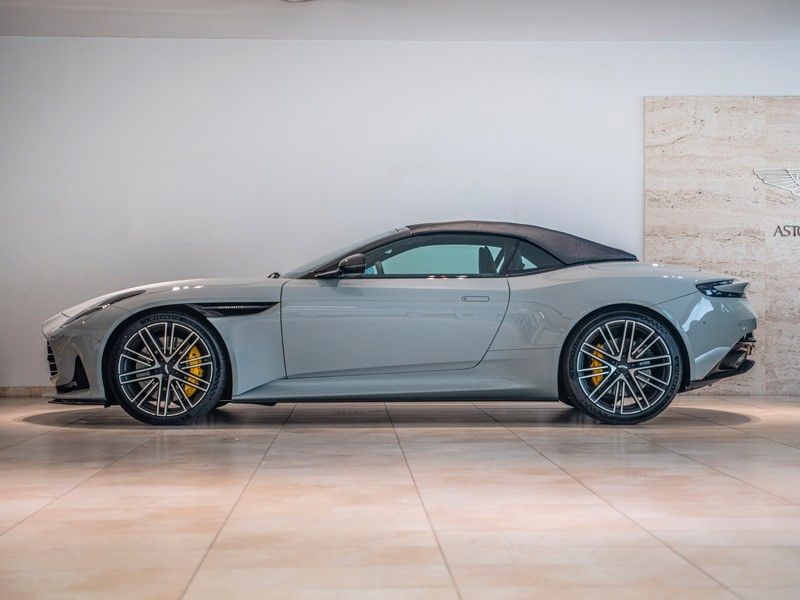 Aston Martin DB12 imagem 3