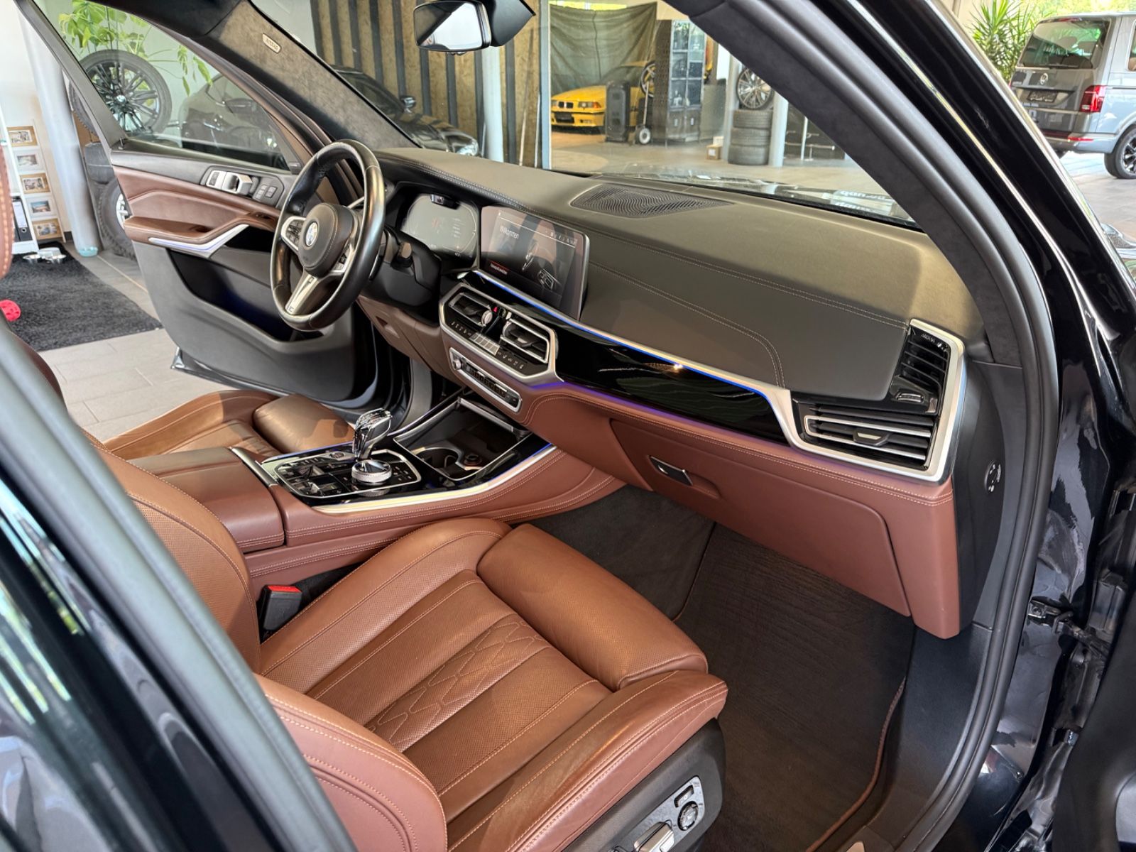 Fahrzeugabbildung BMW X5 xDrive40d M Sport*AHK*StandHz*SkyL*H/K*Laser*