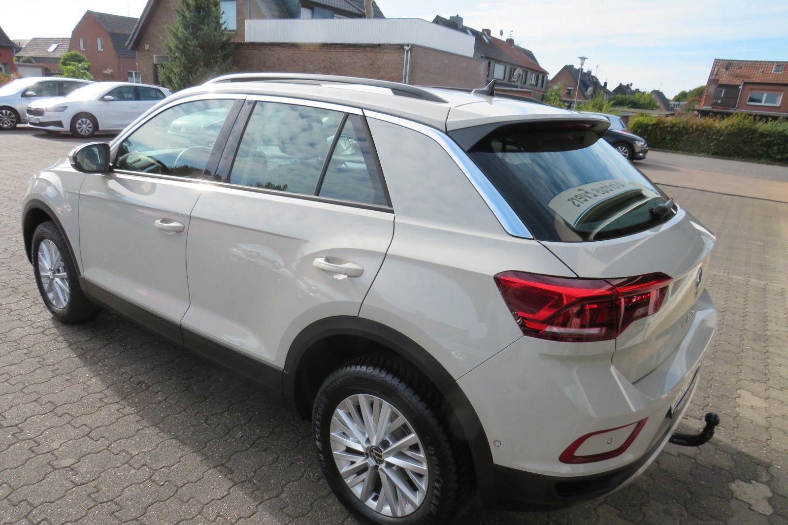 Fahrzeugabbildung Volkswagen T-Roc Life DSG AHK NAVI SITZH. APP-CON. LED 1Hd