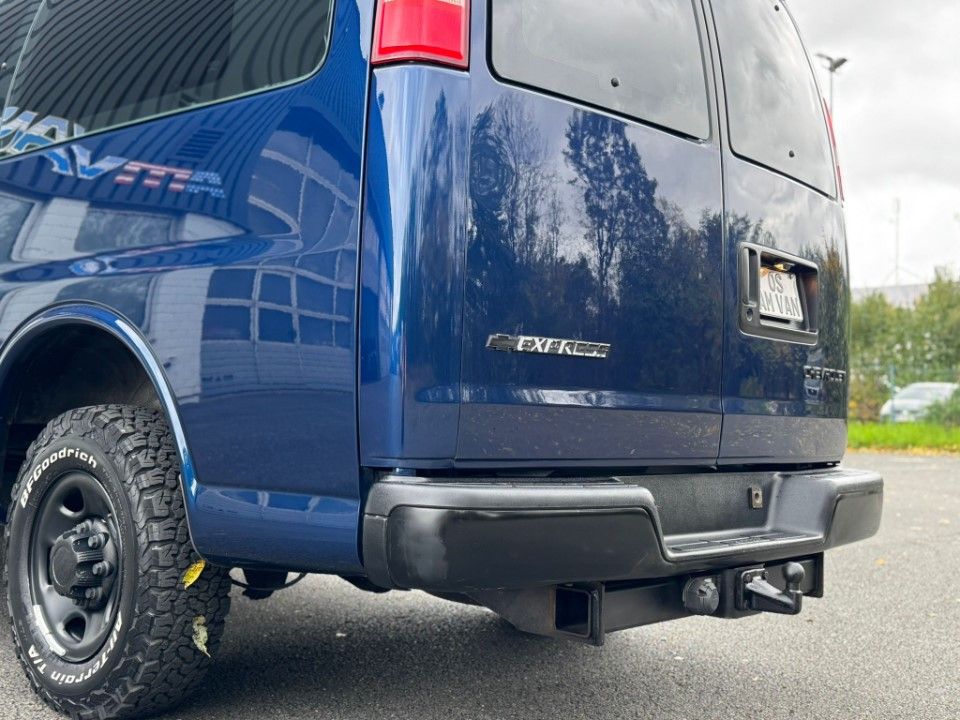 Fahrzeugabbildung Chevrolet Express Chevy Van 6.0 V8 2500 LPG 9 Sitzer