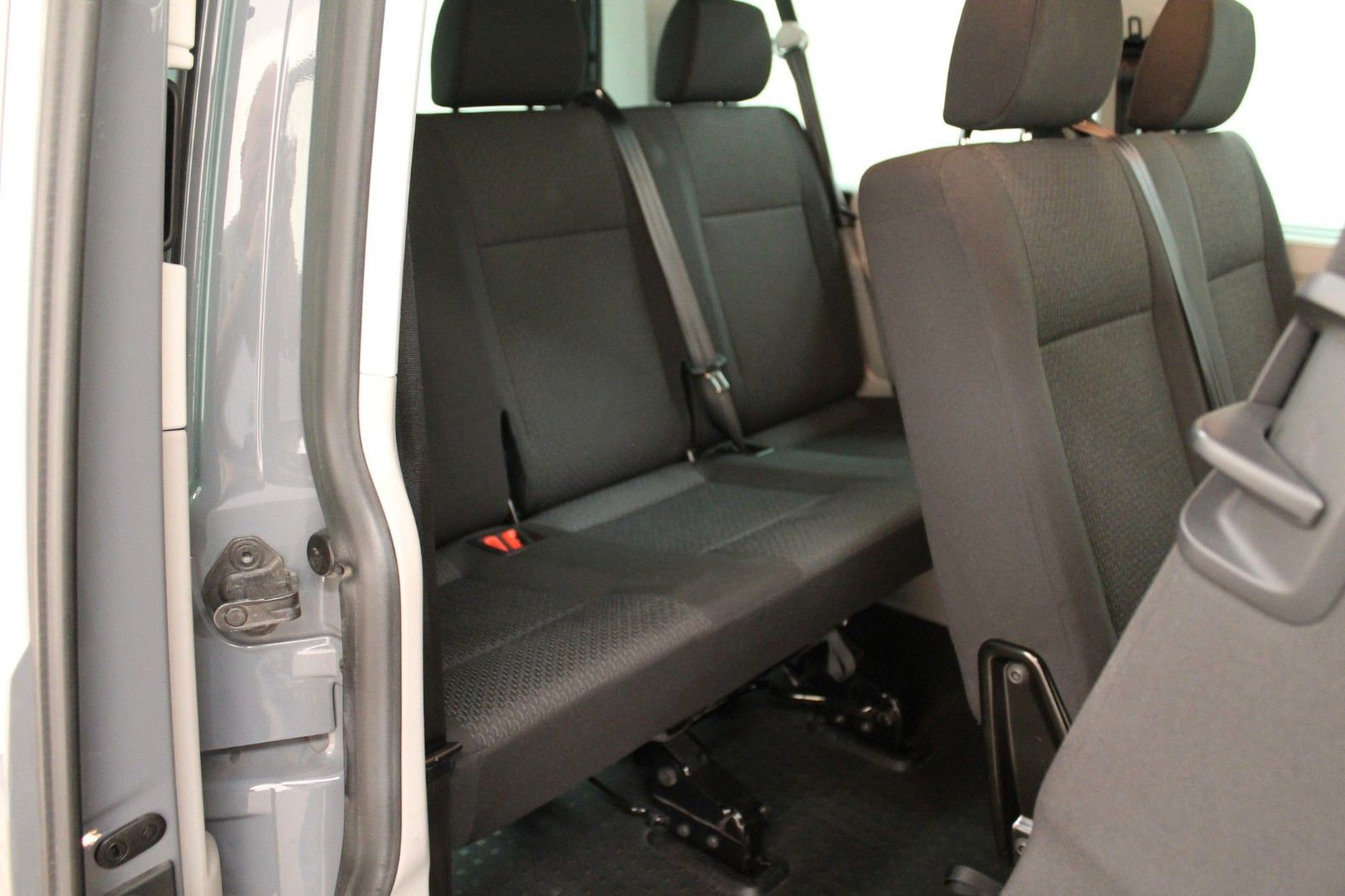 Fahrzeugabbildung Volkswagen T6 Transporter Bus Caravelle 2.0 TDI 110 kW DSG