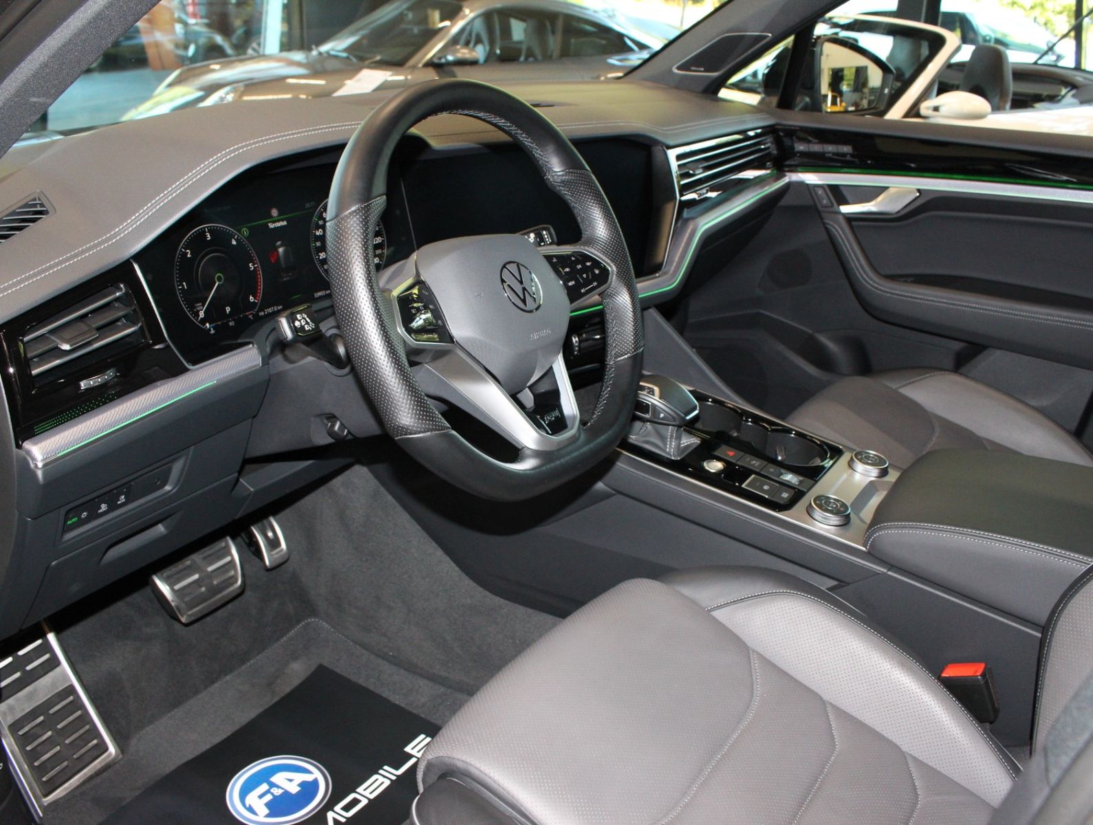 Fahrzeugabbildung Volkswagen Touareg 4.0 V8 TDI  4M  R-Line*PNRM*AHK*HUD*Voll