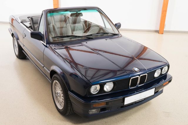 BMW 320 Cabriolet Royalblau 2. Hd. 29600 km Erstlack