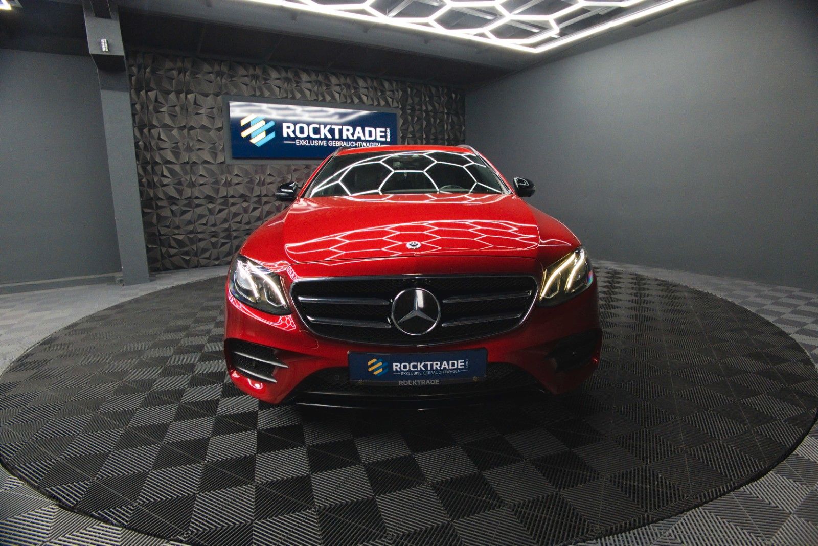 Fahrzeugabbildung Mercedes-Benz E 400d T 4Matic AMG Night-Paket ACC Widescreen