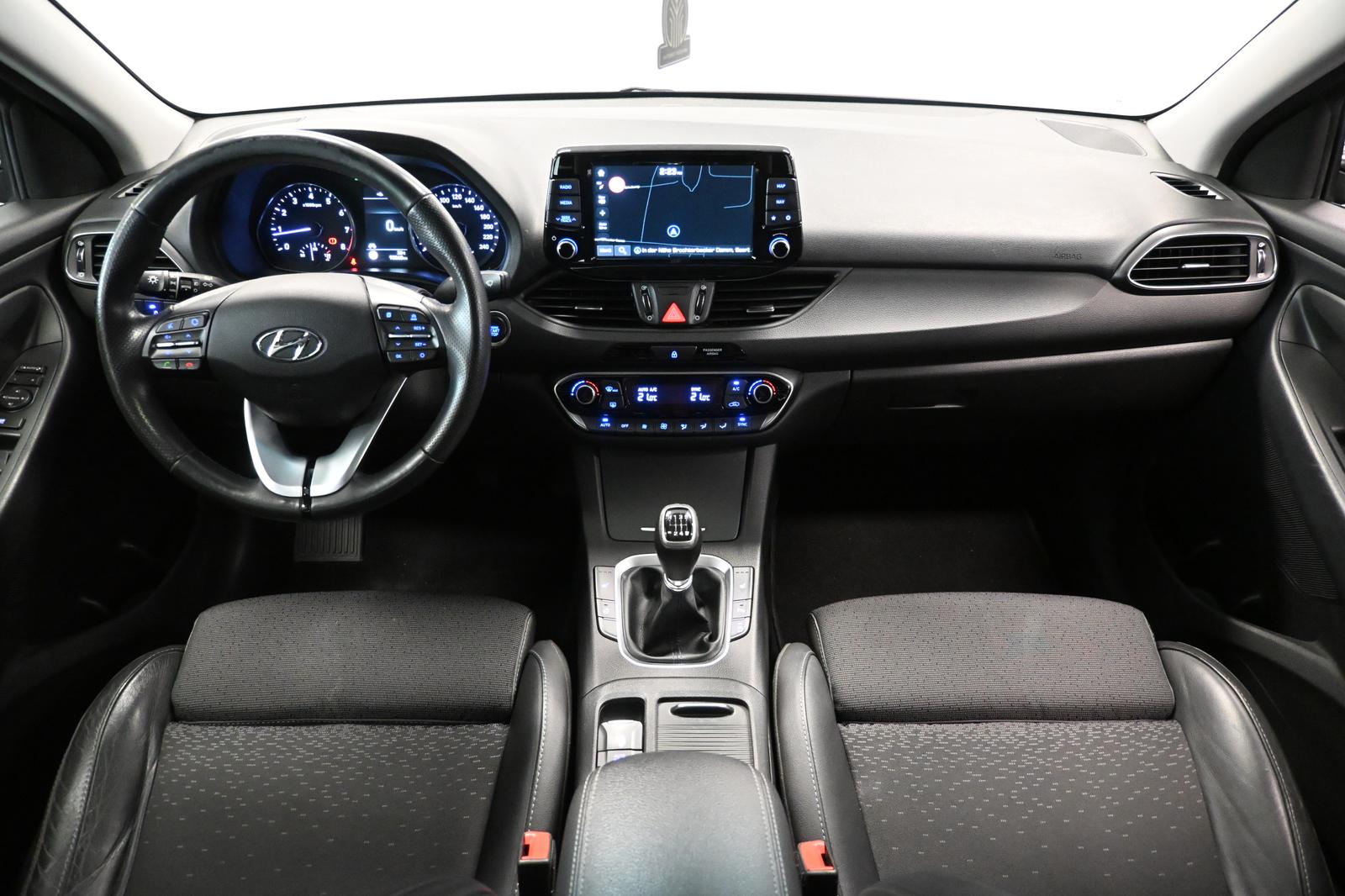 Hyundai i30 Premium *KAMERA*KESSY*LENKRADHZ*SHZ*CARPLAY