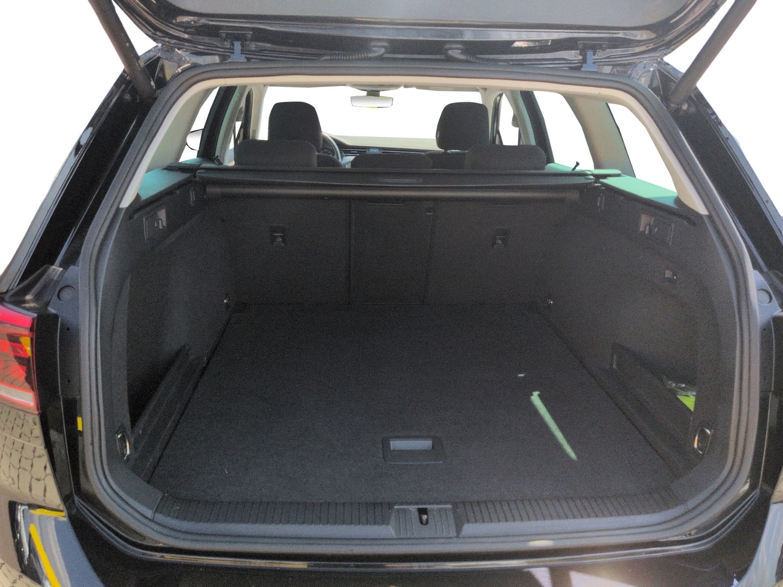 Passat Variant 1.5 TSI KLIMA+AHK+SHZ+LED+GRA
