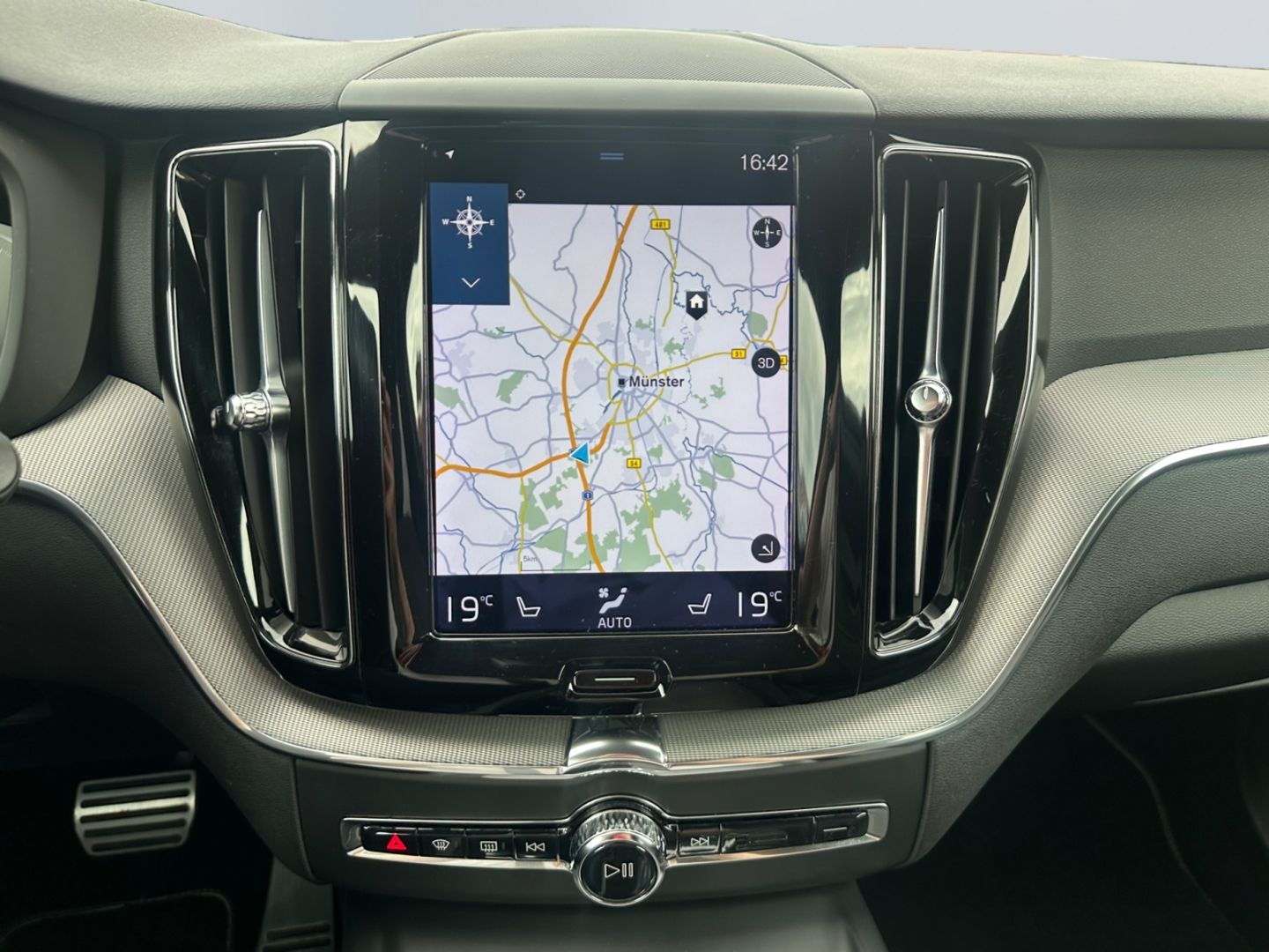 Volvo XC60 B4 2WD R Design LED 21'' Sportfahrw AHK CA foto 15