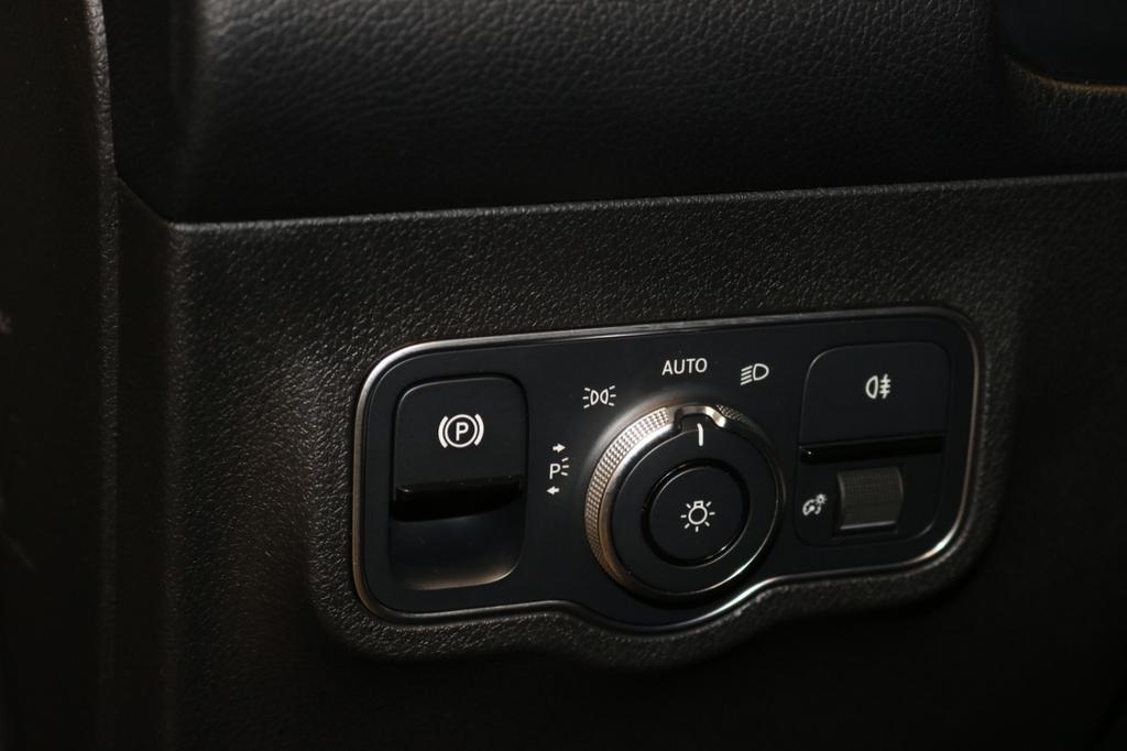 Mercedes-Benz GLB 180