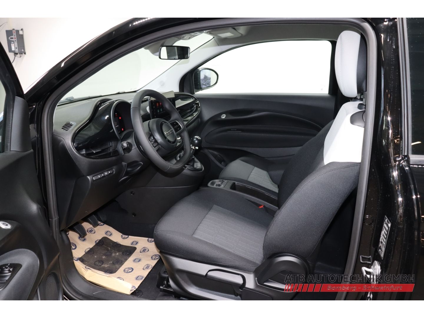 Fahrzeugabbildung Fiat 500 ICON + Komfortpaket Hybrid 1.0l PDC Rückfahr