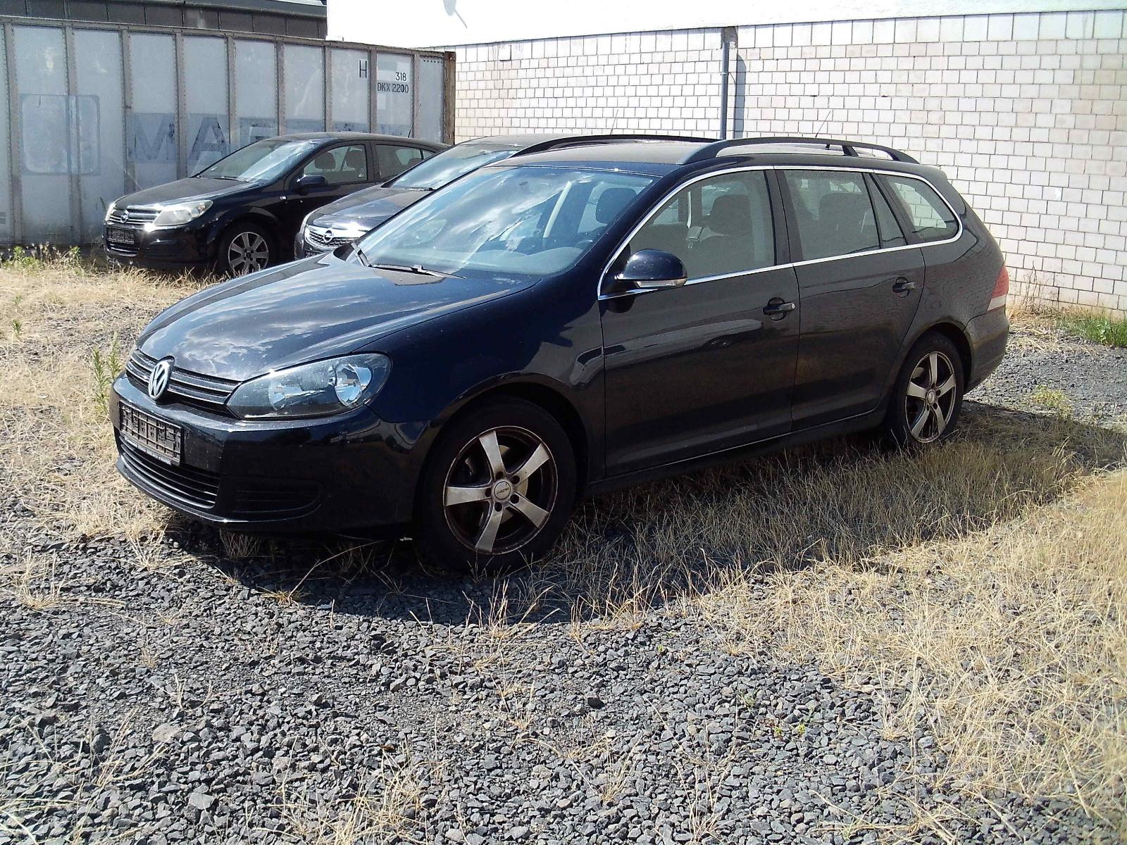 Volkswagen Golf 2010 — rear view