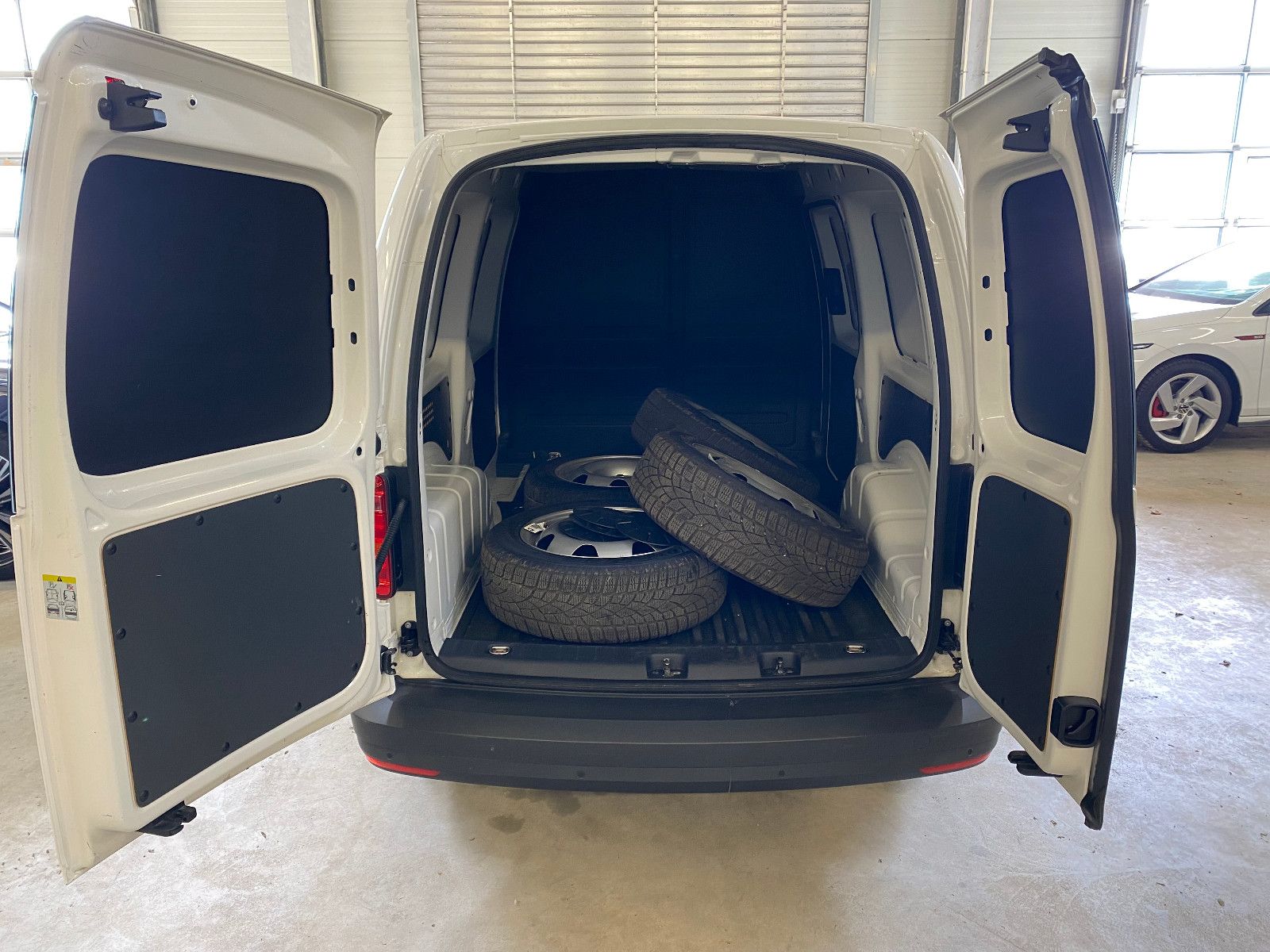 Fahrzeugabbildung Volkswagen Caddy Maxi ABT e Kasten Elektro DSG Klima PDC