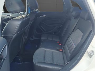Mercedes B 220 - 11