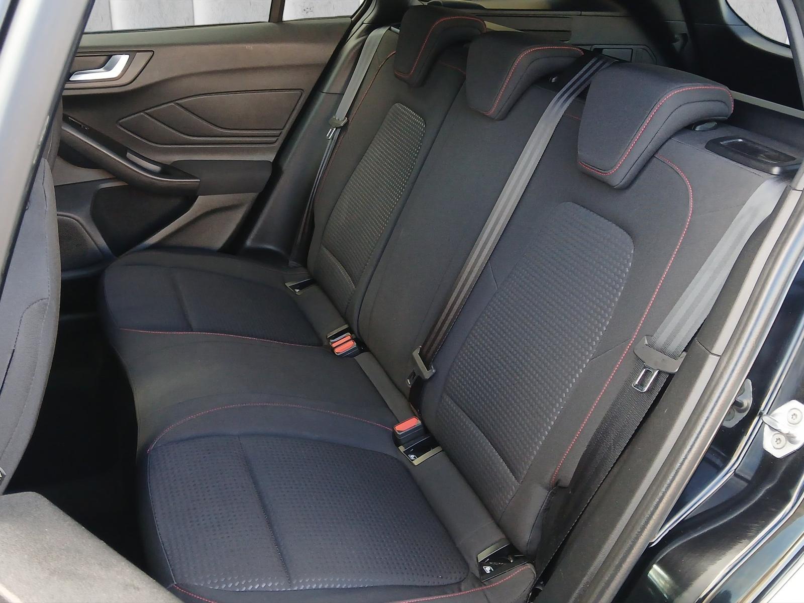 Ford Focus ST-Line Turnier AHK LED NAVI WINTER-PAKET