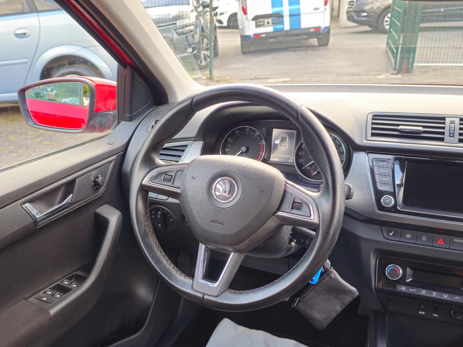 Skoda Fabia Combi Joy Bi-Xenon* Navi*16"Alufelgen