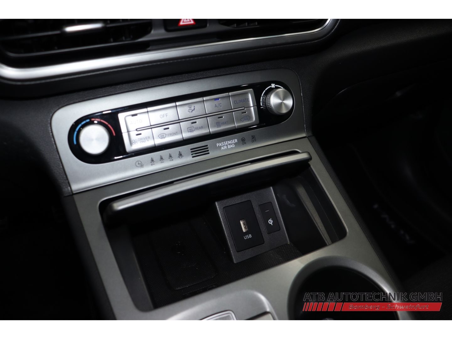 Fahrzeugabbildung Hyundai KONA Elektro Trend 2WD 39,2 kWh 96,6% SOH LED AC