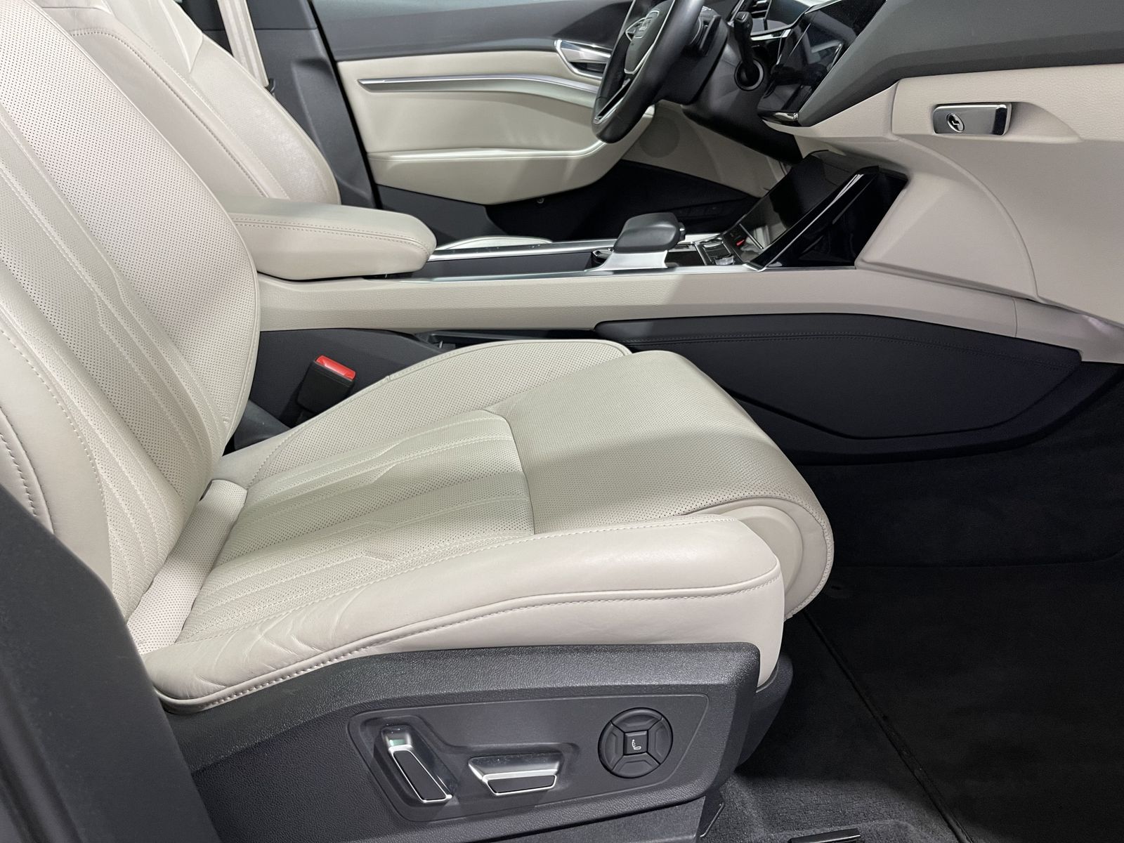 Fahrzeugabbildung Audi e-tron 55 Quattro*Pano*Cam*Leder*Optik*LED*B&O*
