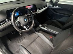 Fahrzeugabbildung BMW 218i Active Tourer M Sport -- Pano/ eSitze/ HiFi