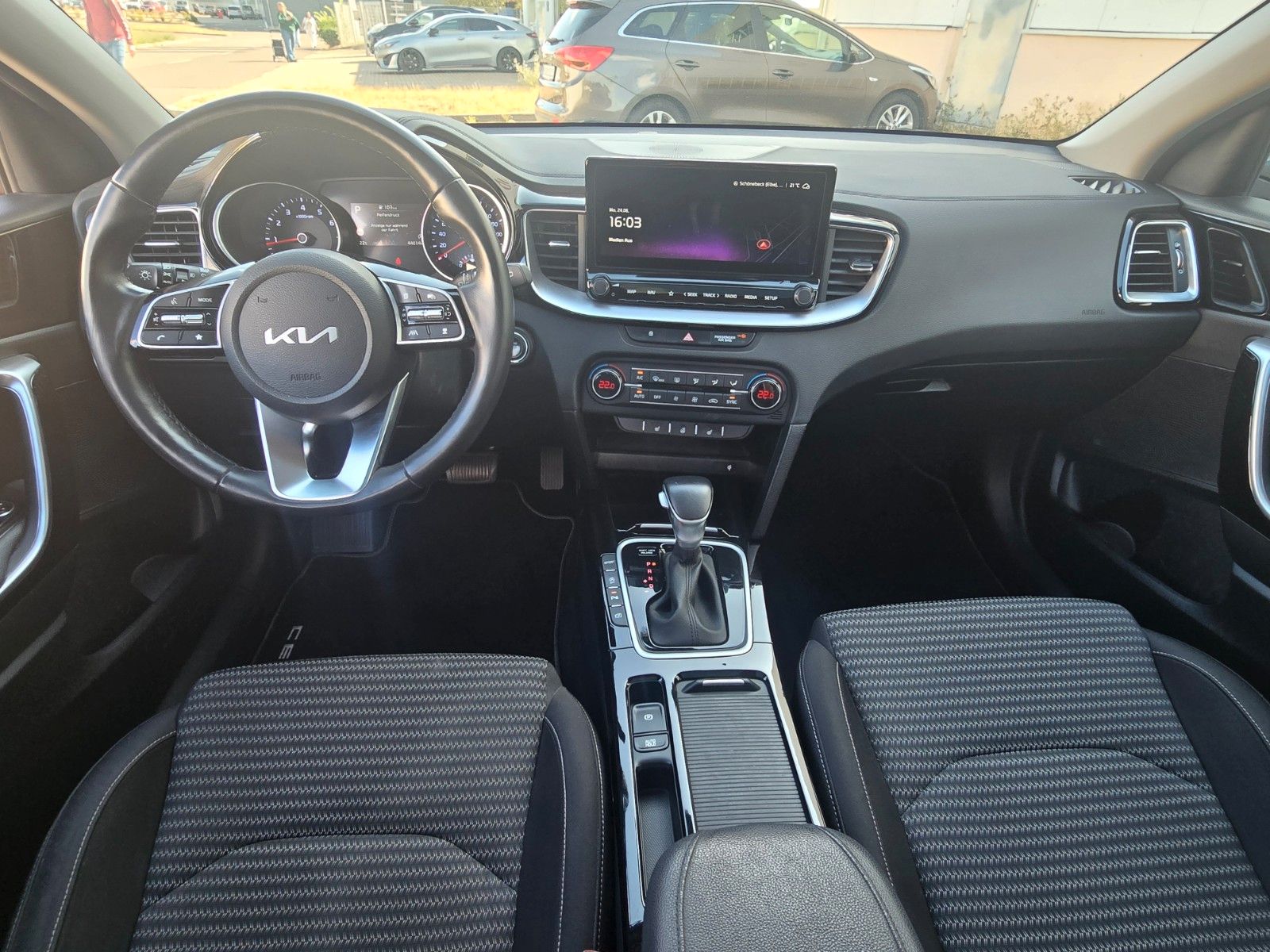 Fahrzeugabbildung Kia Ceed Sportswagon 1.5 T-GDI DCT Spirit Glasdach