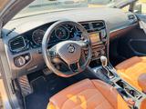 Volkswagen Golf VII Lim. Edition Pano Leder Finanzierung - mit Diesel-Antrieb: Braun, Panorama-Dach, Limousine