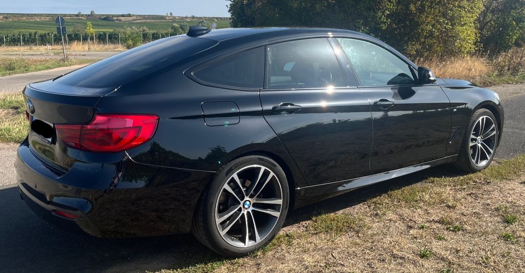 Image of BMW 330 Gran Turismo