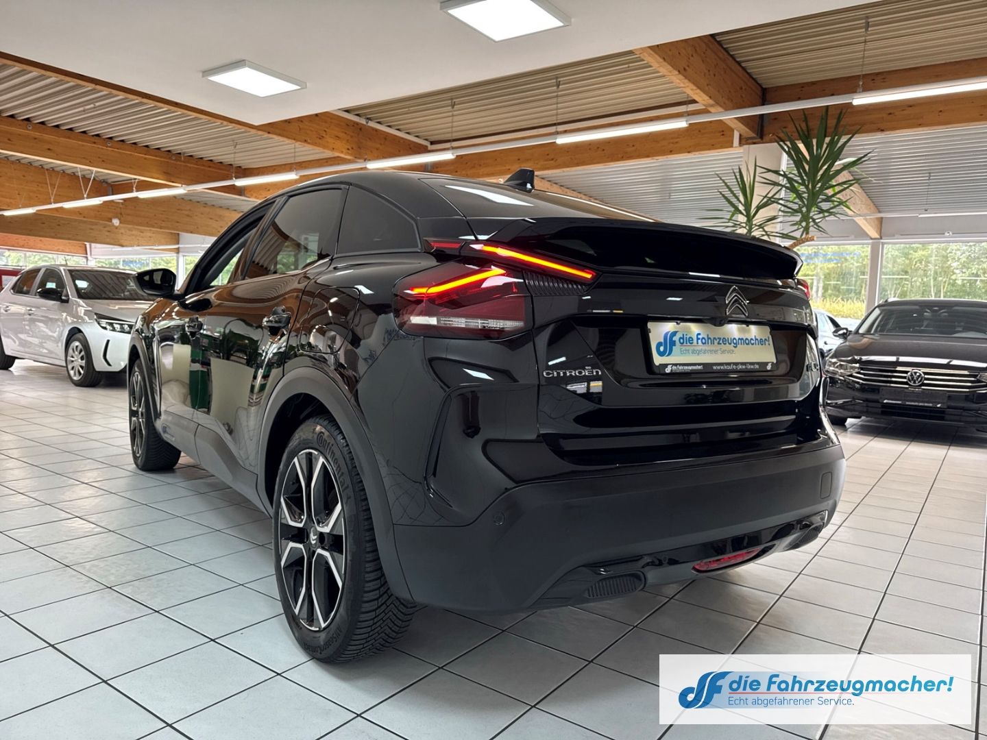 Fahrzeugabbildung Citroën C4 e - Shine HUD Navi 360 Kamera LED Apple CarPl