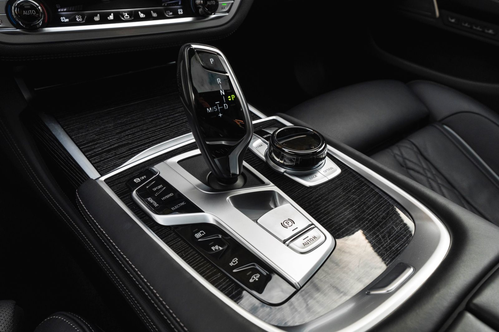 Fahrzeugabbildung BMW 745 e M Sportpaket Laserlicht Head Up Harman