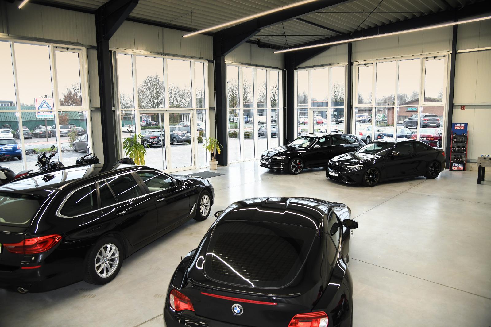 showroom-image-top