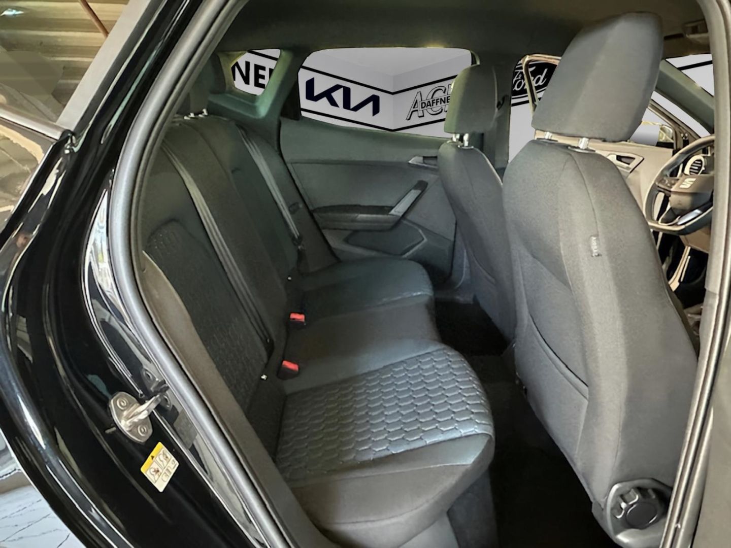Fahrzeugabbildung SEAT Ibiza 1.0 MPI 59 kW Style LED Kamera PDC SHZ