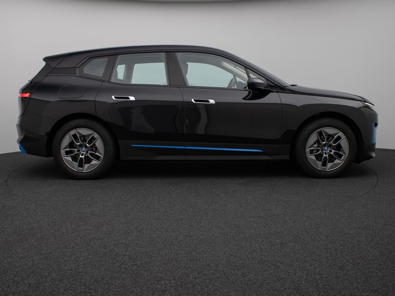 Fahrzeugabbildung BMW iX xD50 360°H/K DAB ACC SoftCl ACC Komfort 21Zol