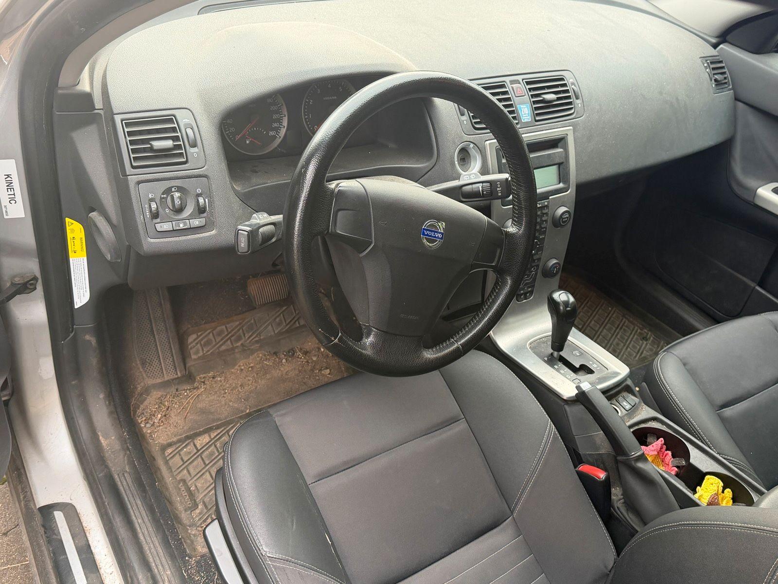 Volvo V50 2004 — engine 140 HP (103kW)