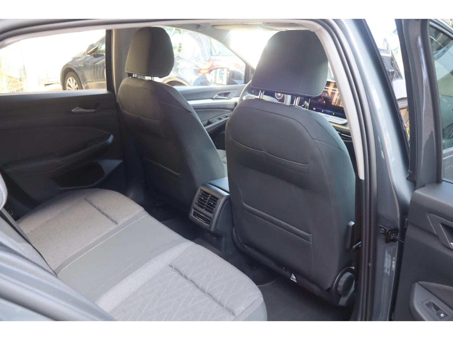 Volkswagen Golf VIII 1.5 eTSI DSG AHK Winterpaket RFK Side, миниатюра 13