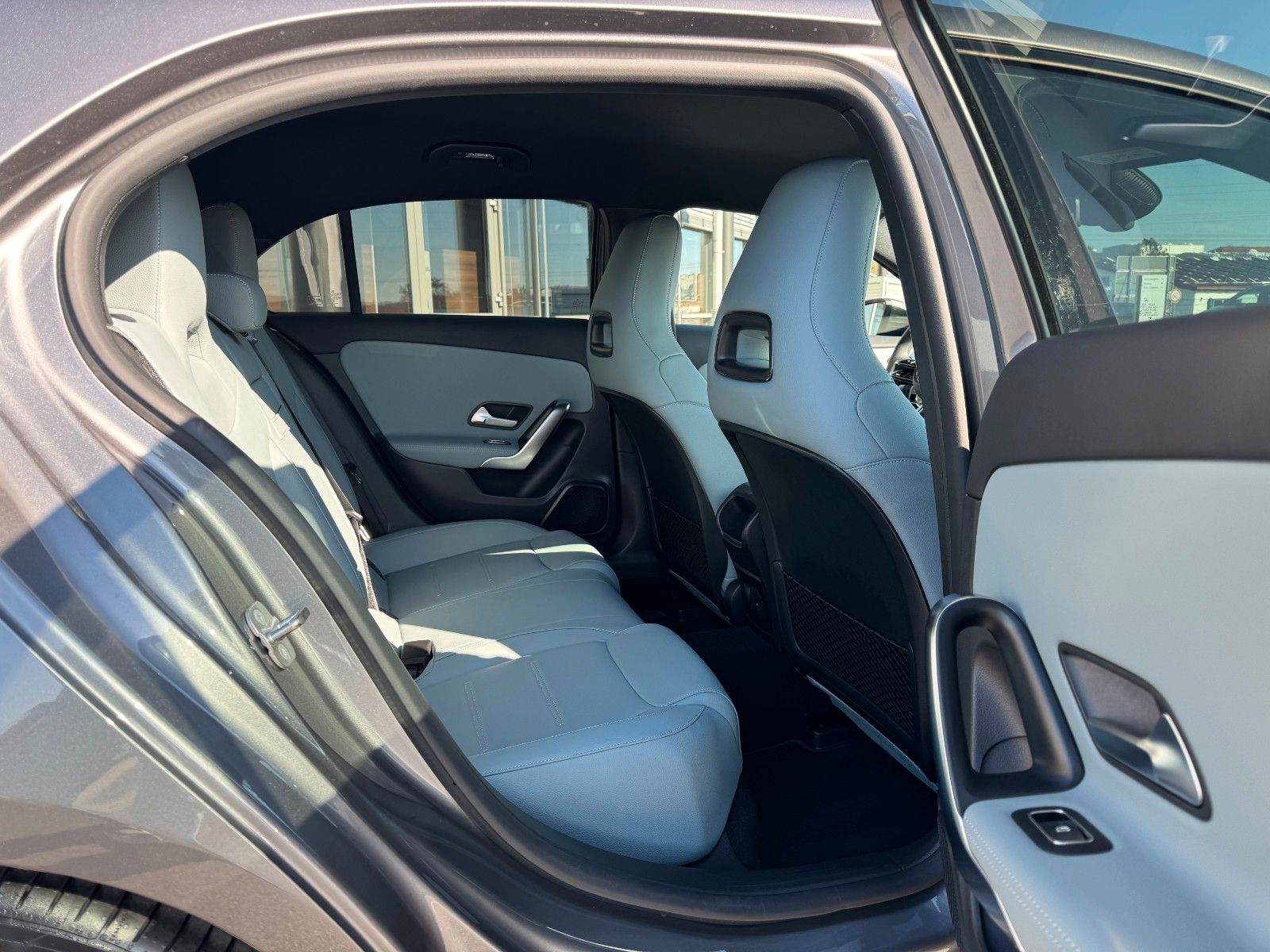 Fahrzeugabbildung Mercedes-Benz A 250 4Matic+AMG+AHK+Ambiente+RKF+Leder