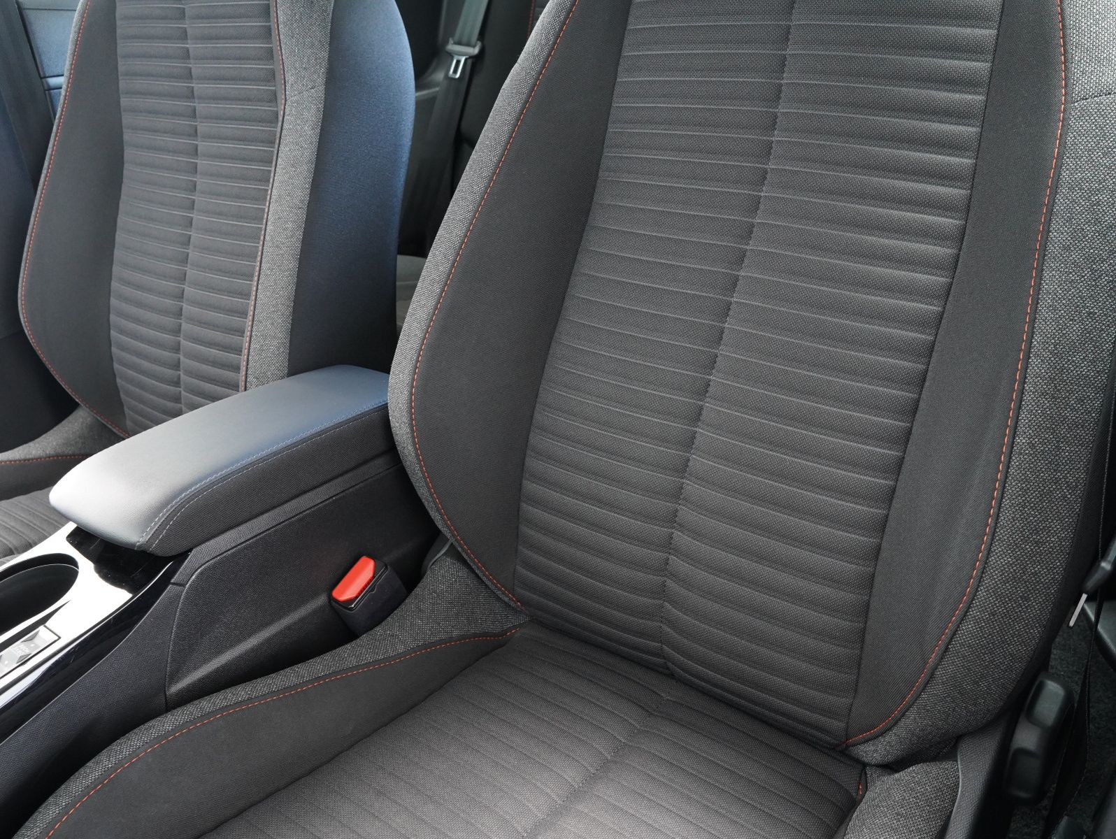 Fahrzeugabbildung Peugeot 208 e- Active Pack PDC/LED/11KW/SOH/LM16"