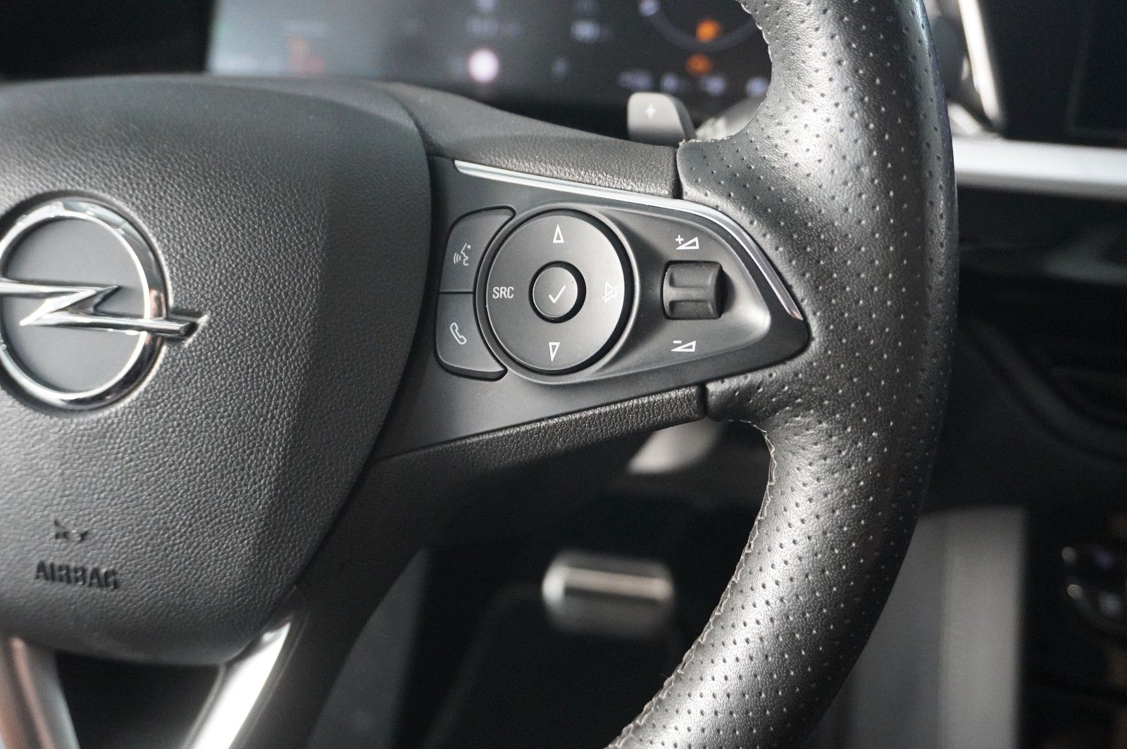 Fahrzeugabbildung Opel Grandland (X) 1.6T GSe HYBRID 4X4 NAVI/SPORT/AHK