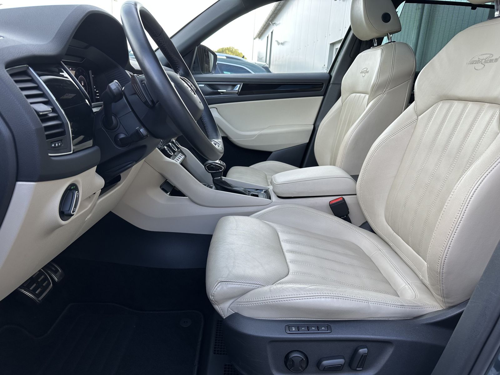 Fahrzeugabbildung SKODA Kodiaq 2.0 TDI DSG L&K 7-Sitzer NAV+LED+AHK+PANO