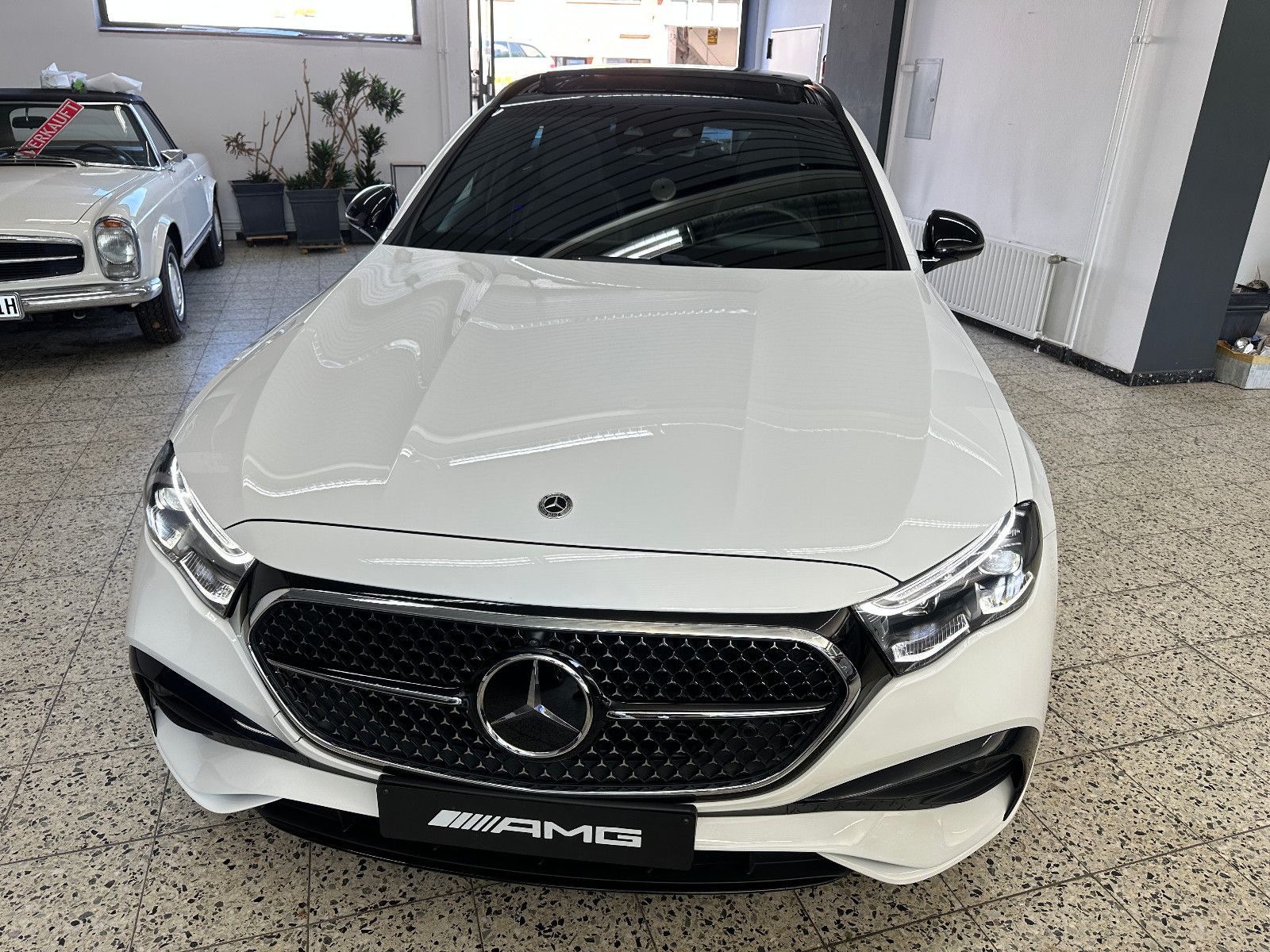 Mercedes-Benz E 300 T de AMG + Night NAV/LED/DISTR/PSD/AHK/20" imagem 3