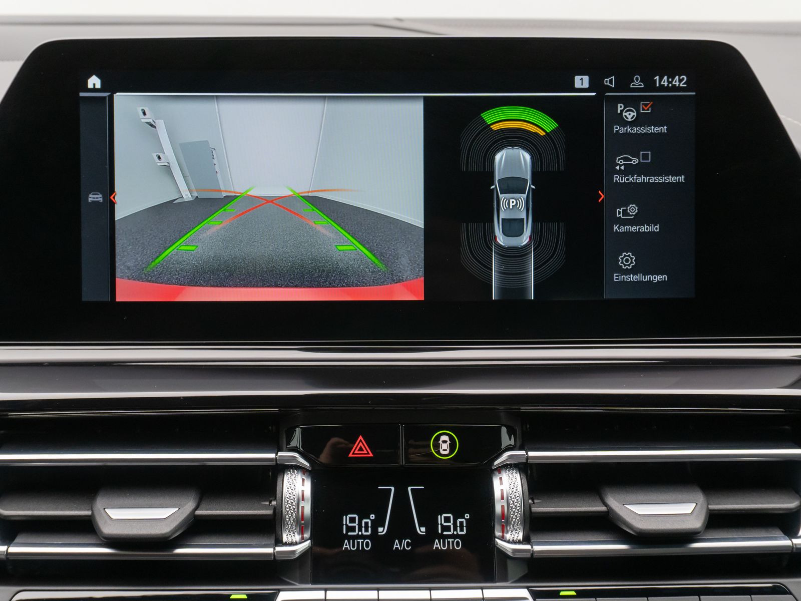 Fahrzeugabbildung BMW M850i xD Laser Kamera HUD DAB H/K SoftCL 20Zoll