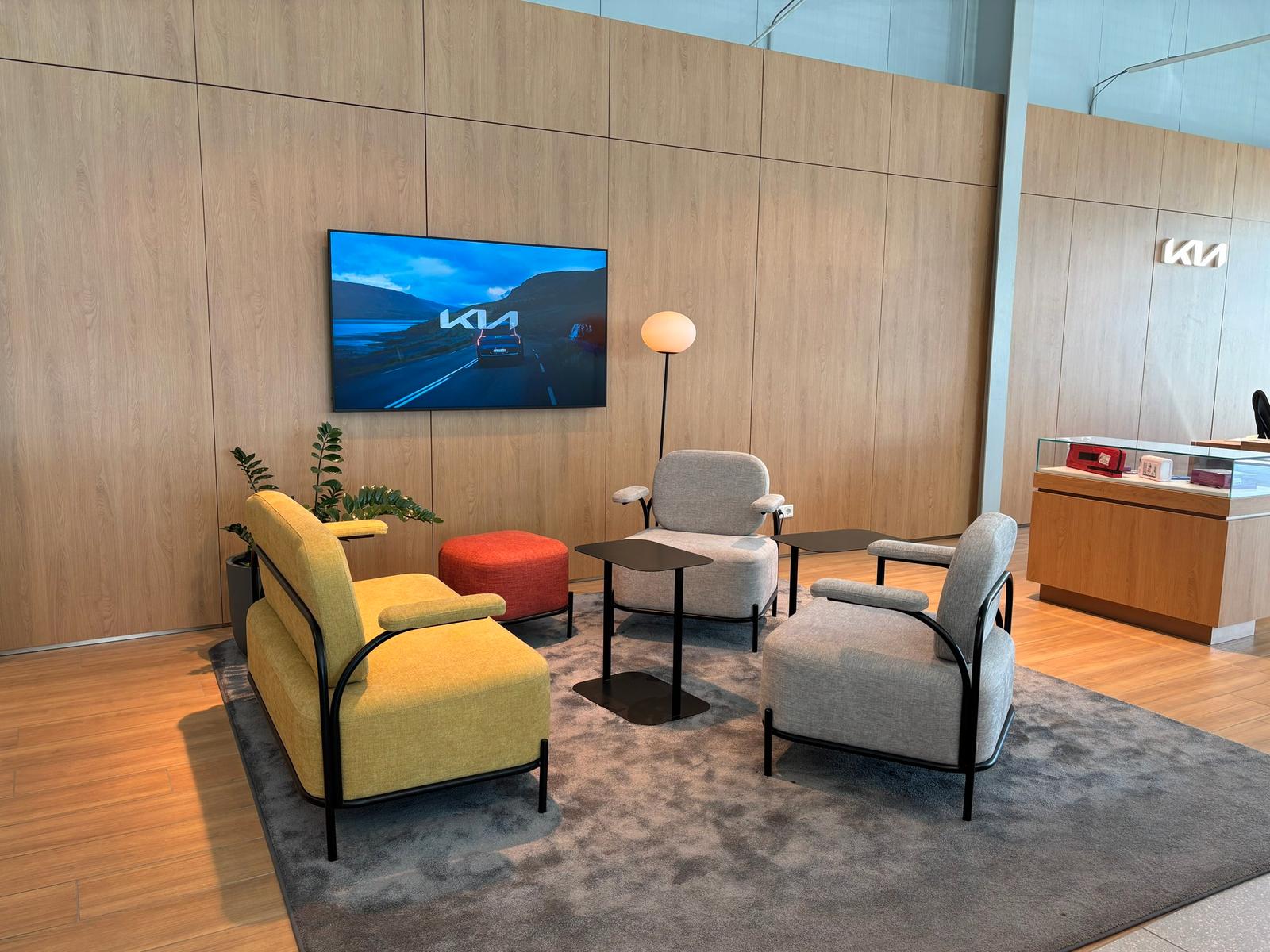 showroom-image-top