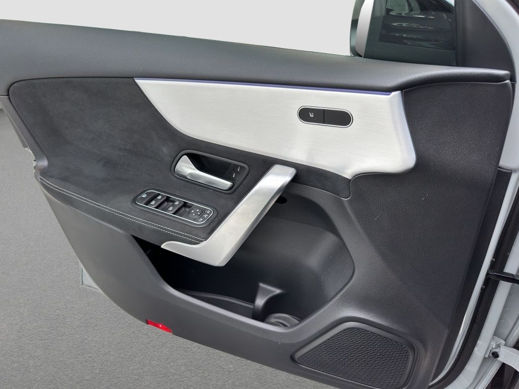 Fahrzeugabbildung Mercedes-Benz A 200 Kompaktlimousine AMG LIne, Night Paket*LED