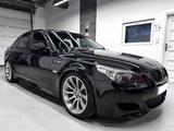BMW E60 M5 - BMW M5: E60
